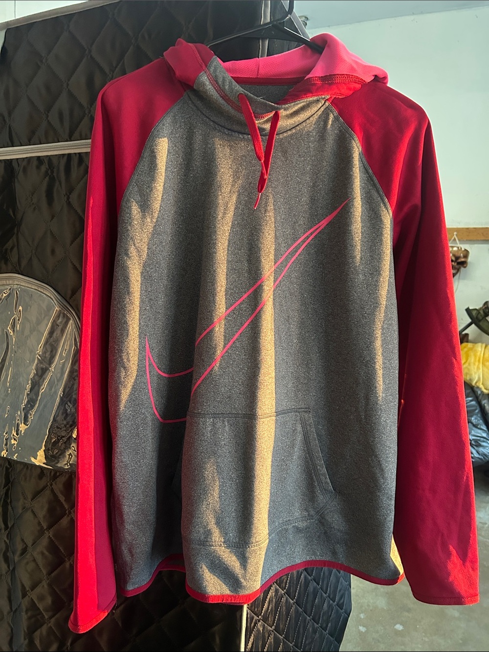 Nike Men's Gray and Pink Crewneck Pullover Sweatshirt